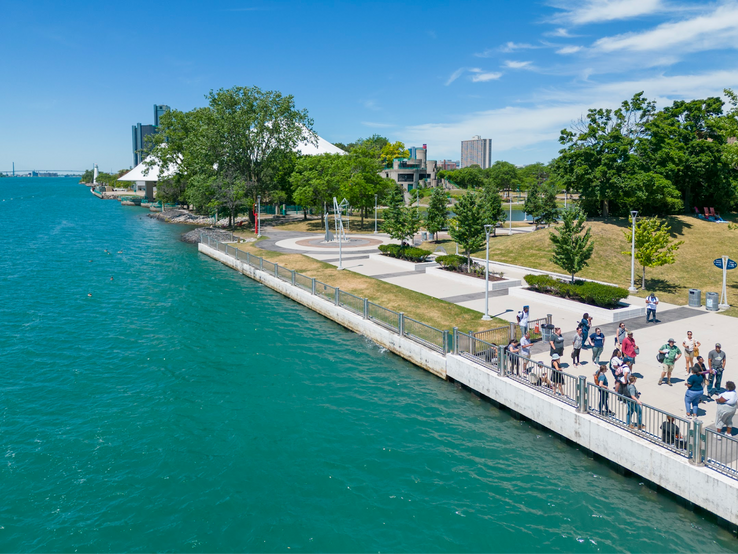 Cullen Plaza is home to many of the east riverfront’s most popular highlights, including the Cullen Family Carousel, an in-laid granite map of the Detroit River, a standing glass sculptured map of the St. Lawrence Seaway, a children’s playscape, playful fountains and lush landscaping.