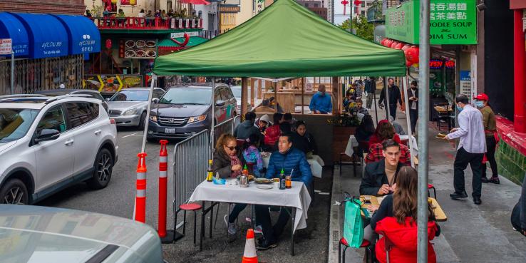 Outdoor dining in Chinatown