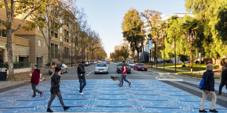 A busy crosswalk connecting SJSU and downtown San José