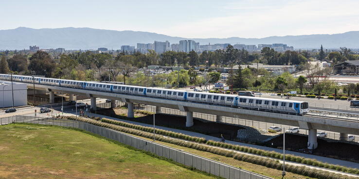 BART train near Berryessa Station in San José