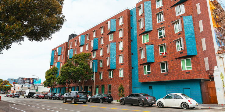 an apartment building in San Francisco