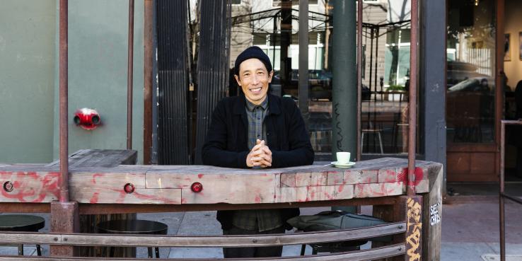 Photo of Lawrence Li at a parklet outside a cafe
