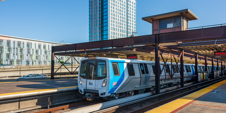 BART train on the platform at MacArthur station