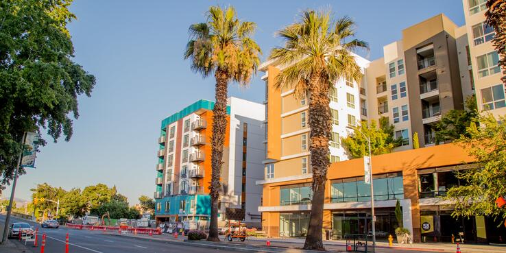 Photo of multifamily housing under construction in San José