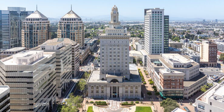 photo of Oakland City Hall