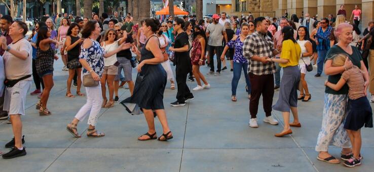 people dancing at a public event in San José